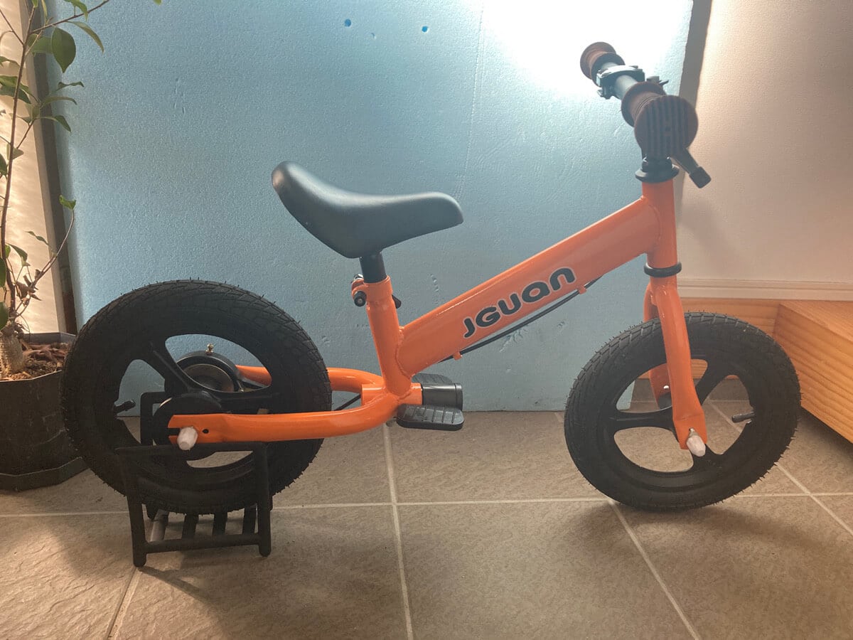 キックバイク スタンド 書類スタンドで代用